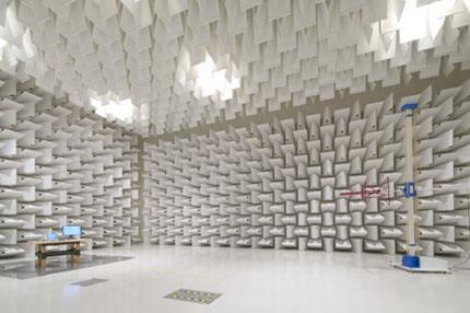 電波暗室.jpg 電波暗室.jpg