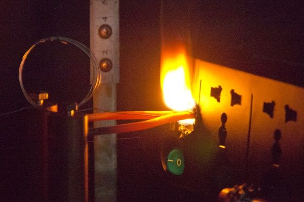 灼熱絲測試.jpg 灼熱絲測試.jpg